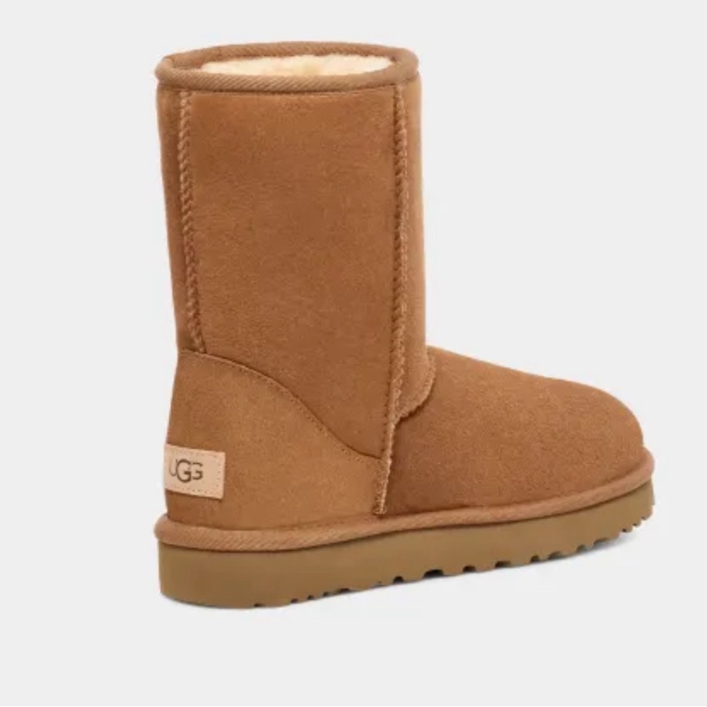 Like NEW! Only worn 1x Ugg Classic Boot - Chestnut